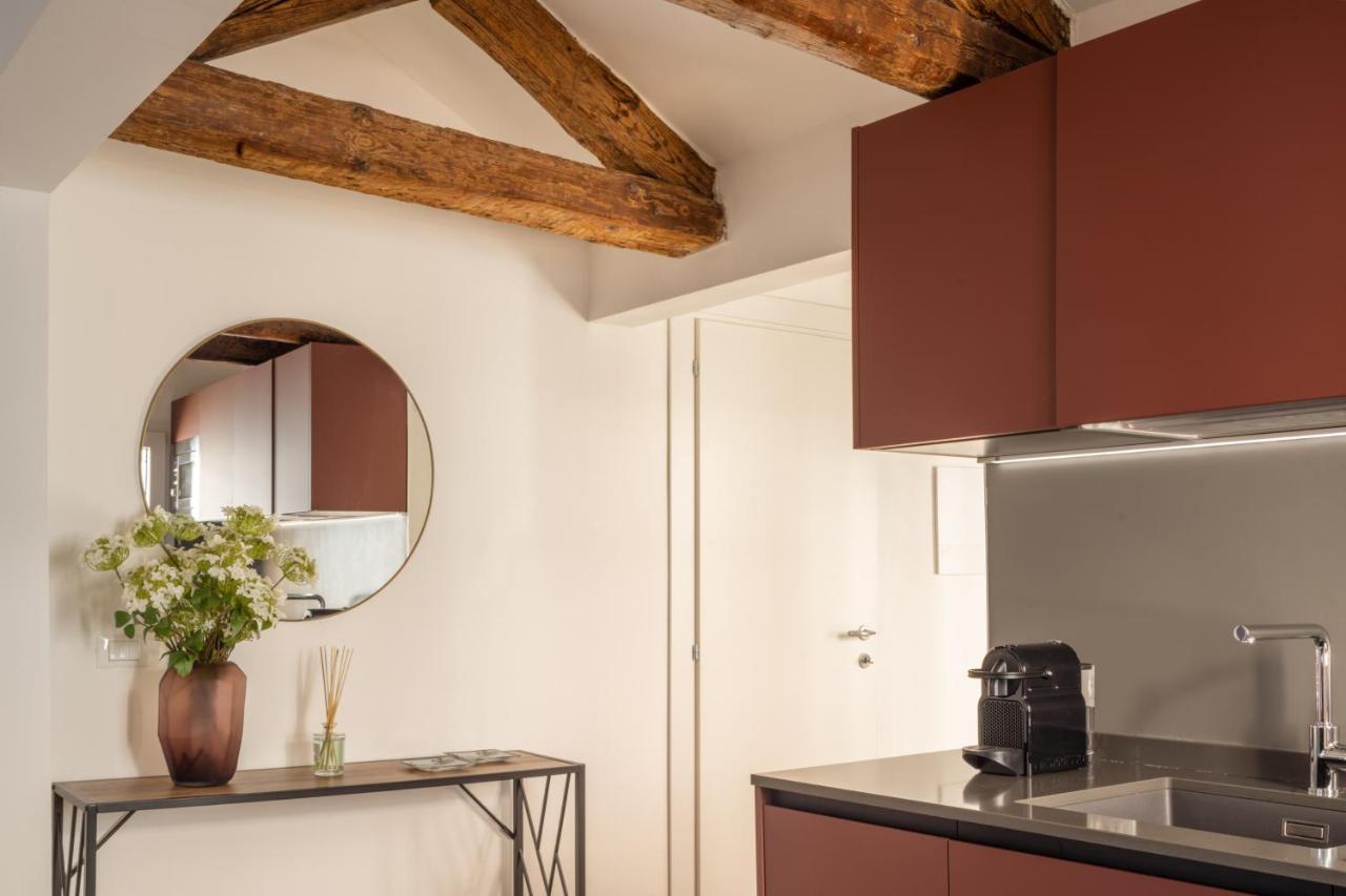 Sant'aponal Cozy With Balcony R&r Venecia