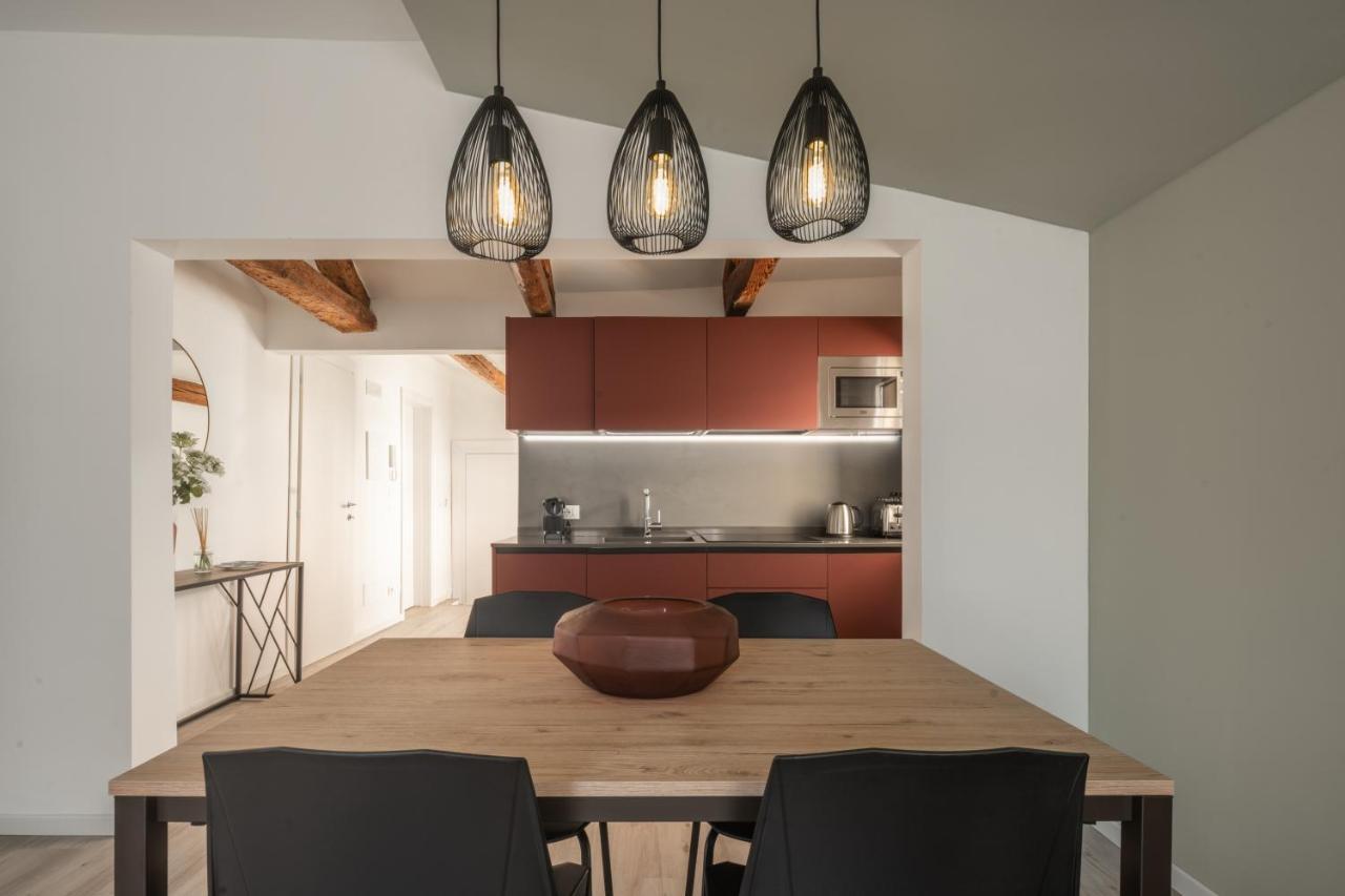 Apartamento Sant'aponal Cozy With Balcony R&r *