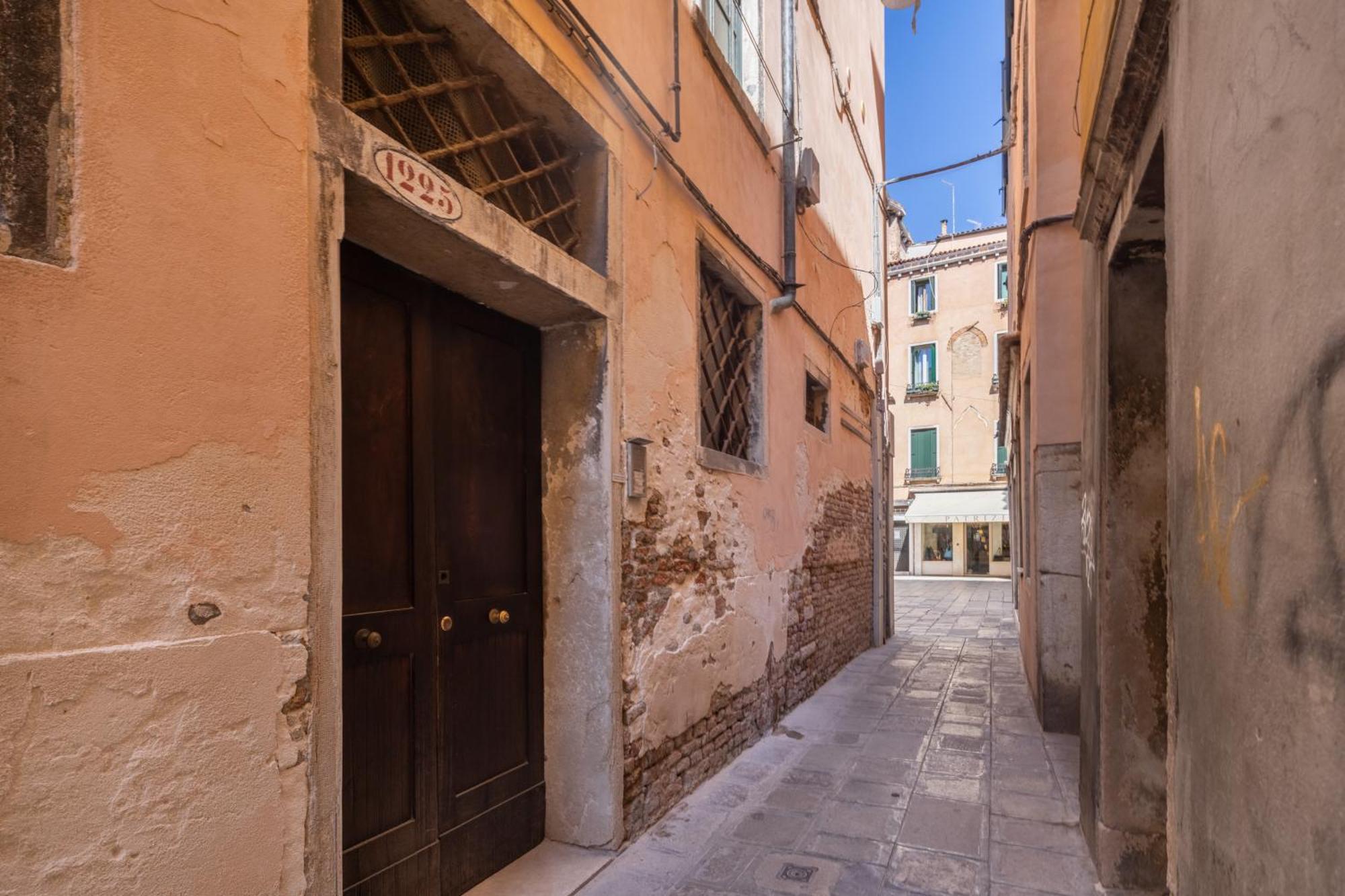 Sant'aponal Cozy With Balcony R&r Apartamento *