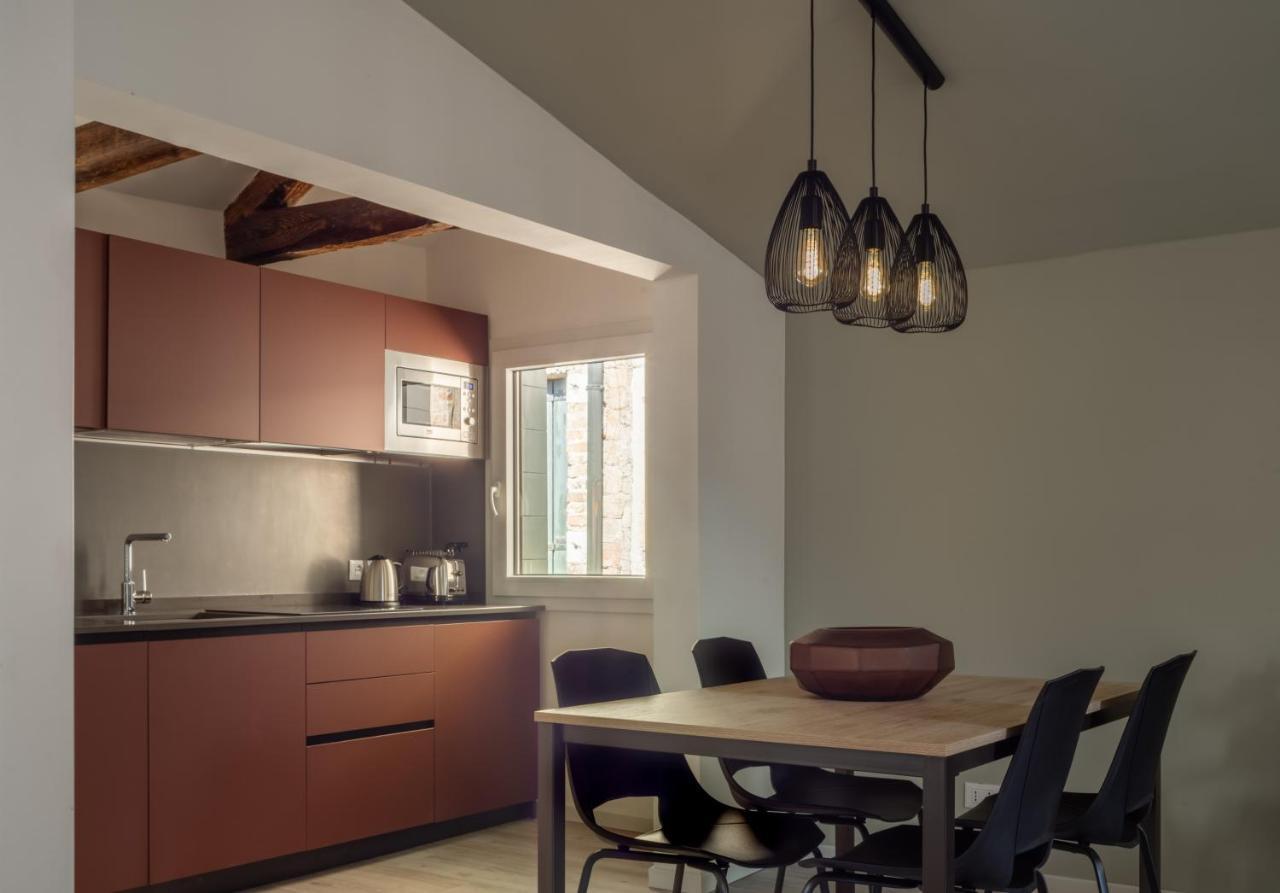 Sant'aponal Cozy With Balcony R&r * Venecia